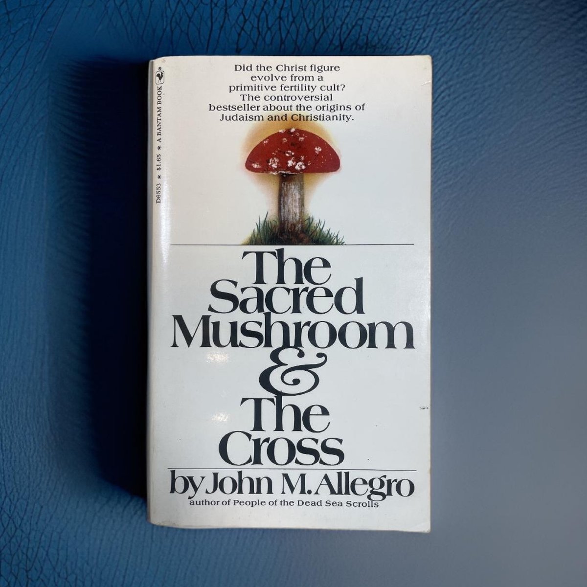洋書 The Sacred Mushroom & Cross by Allegro By John M. Allegro The Sacred Mushroom and The Cross: A