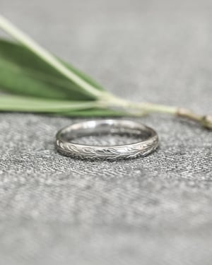 Image of Platinum 3mm ‘Olive leaf’ engraved ring