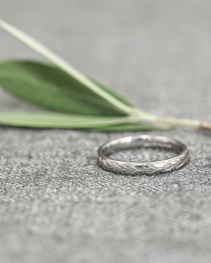 Image of Platinum 3mm ‘Olive leaf’ engraved ring