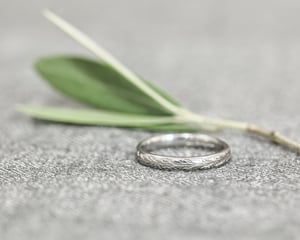 Image of Platinum 3mm ‘Olive leaf’ engraved ring