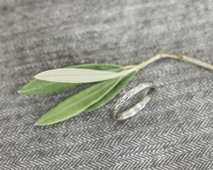 Image of Platinum 3mm ‘Olive leaf’ engraved ring