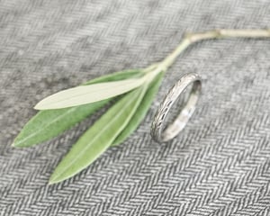 Image of Platinum 3mm ‘Olive leaf’ engraved ring