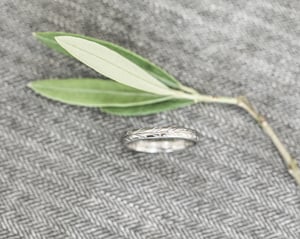 Image of Platinum 3mm ‘Olive leaf’ engraved ring