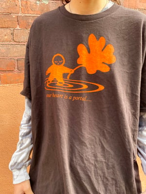 [PRE-ORDER] heart portal shirt (brown) 