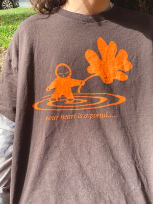 [PRE-ORDER] heart portal shirt (brown) 