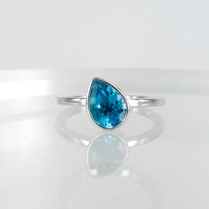 Image of 9ct white gold stackable cocktail ring set with a Topaz. M1428