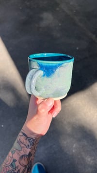 Image 2 of SMALL ONE FINGER MUG - BLUESTONE SPARKLE
