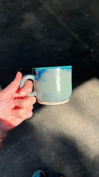 Image 4 of SMALL ONE FINGER MUG - BLUESTONE SPARKLE