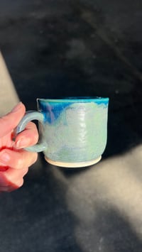 Image 3 of SMALL ONE FINGER MUG - BLUESTONE SPARKLE