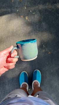 Image 6 of SMALL ONE FINGER MUG - BLUESTONE SPARKLE