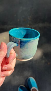 Image 7 of SMALL ONE FINGER MUG - BLUESTONE SPARKLE