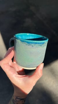 Image 8 of SMALL ONE FINGER MUG - BLUESTONE SPARKLE
