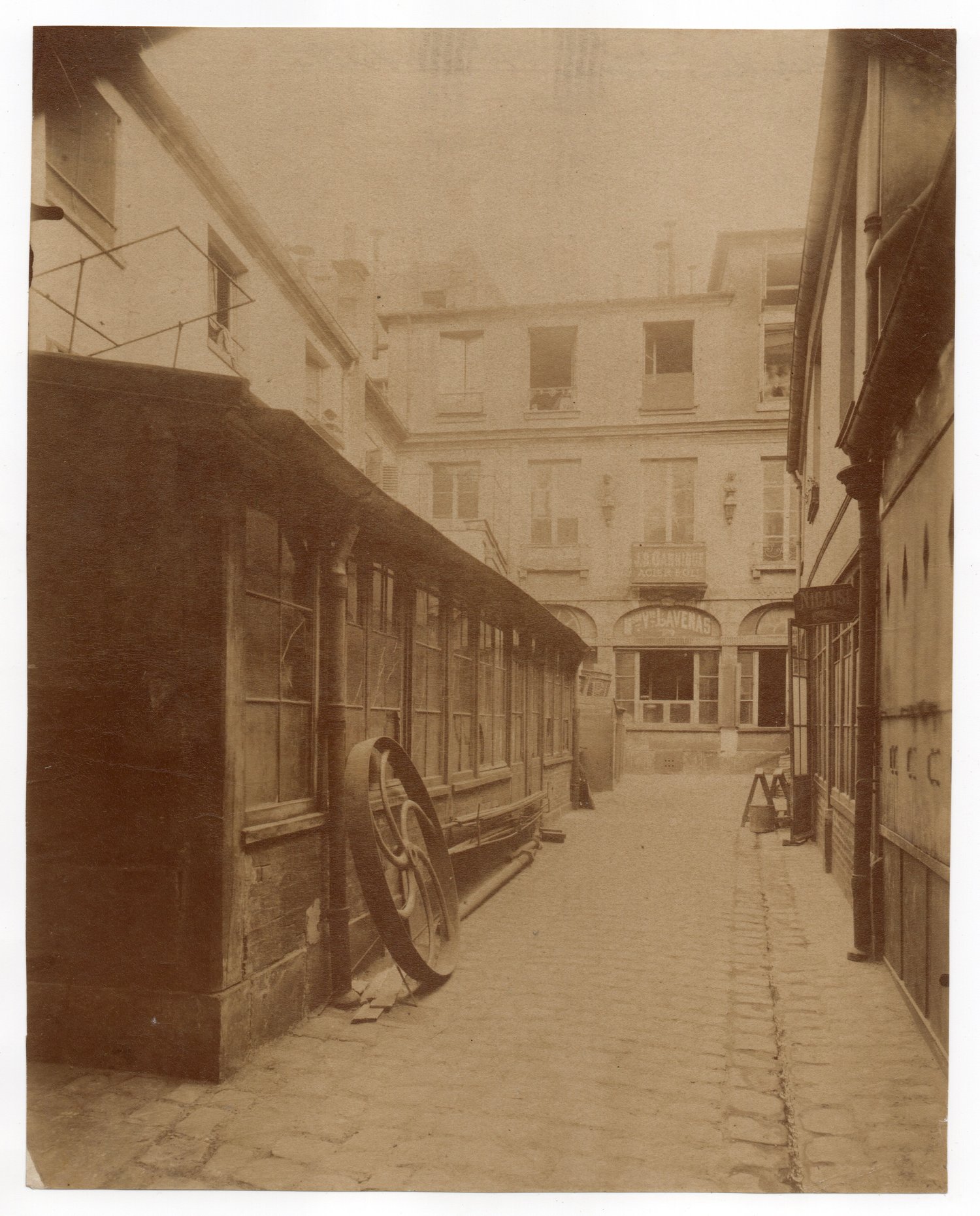 Image of E. Atget: Cour de Rome, rue des Vertus, Paris ca. 1901