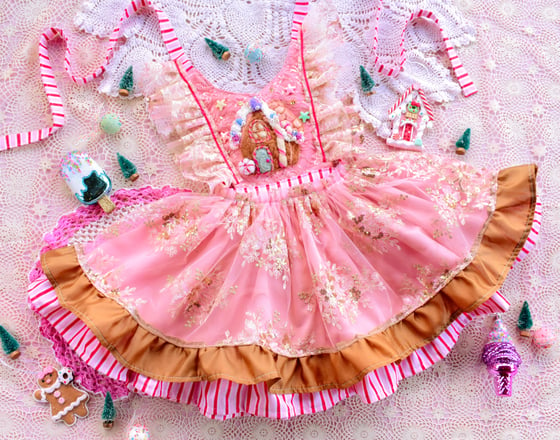 Image of Gingerbread Pinnie no. 001 