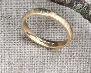 Image of 18ct Yellow gold 3mm horn texture ring - Men’s size