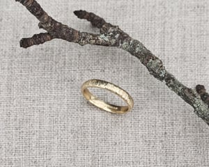 Image of 18ct Yellow gold 3mm horn texture ring - Men’s size