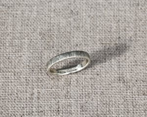 Image of 9ct White gold 3mm horn texture ring