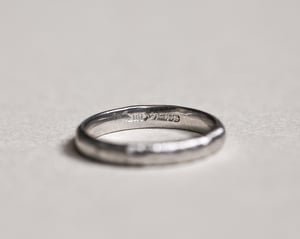 Image of Platinum 3mm horn texture ring