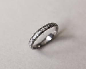 Image of Platinum 3mm horn texture ring