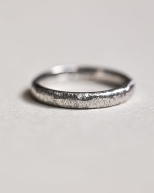 Image of Platinum 3mm horn texture ring