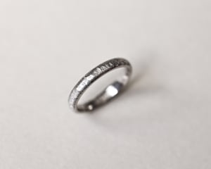 Image of Platinum 3mm horn texture ring