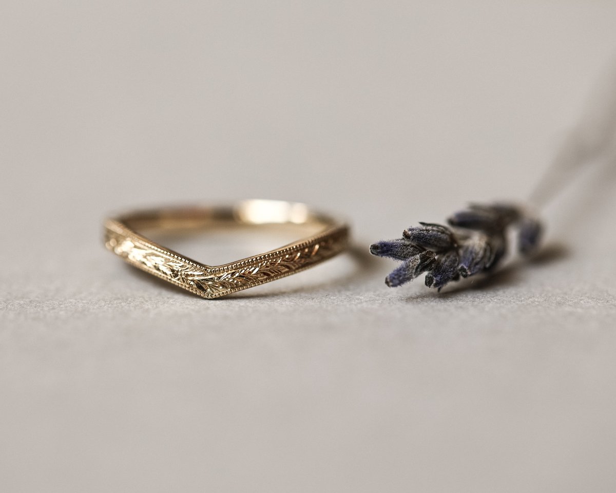 Image of 18ct Yellow gold, 2mm flat court laurel leaf and milled edge engraved wishbone ring