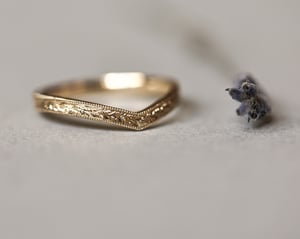 Image of 18ct Yellow gold, 2mm flat court laurel leaf and milled edge engraved wishbone ring