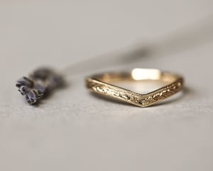 Image of 18ct Yellow gold, 2mm flat court laurel leaf and milled edge engraved wishbone ring