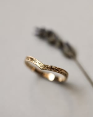 Image of 18ct Yellow gold, 2mm flat court laurel leaf and milled edge engraved wishbone ring