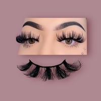 Image 2 of Dreamy Diva Lashes