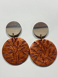 Seedpod Carving with Tasmanian Blackheart Sassafras Studs