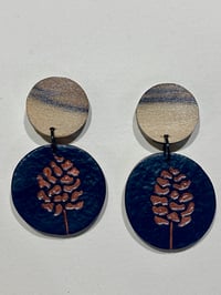 Pine cone Carving with Blackheart Sassafras Studs