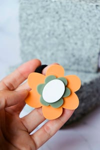 Image 2 of COLETERO FLOR NARANJA