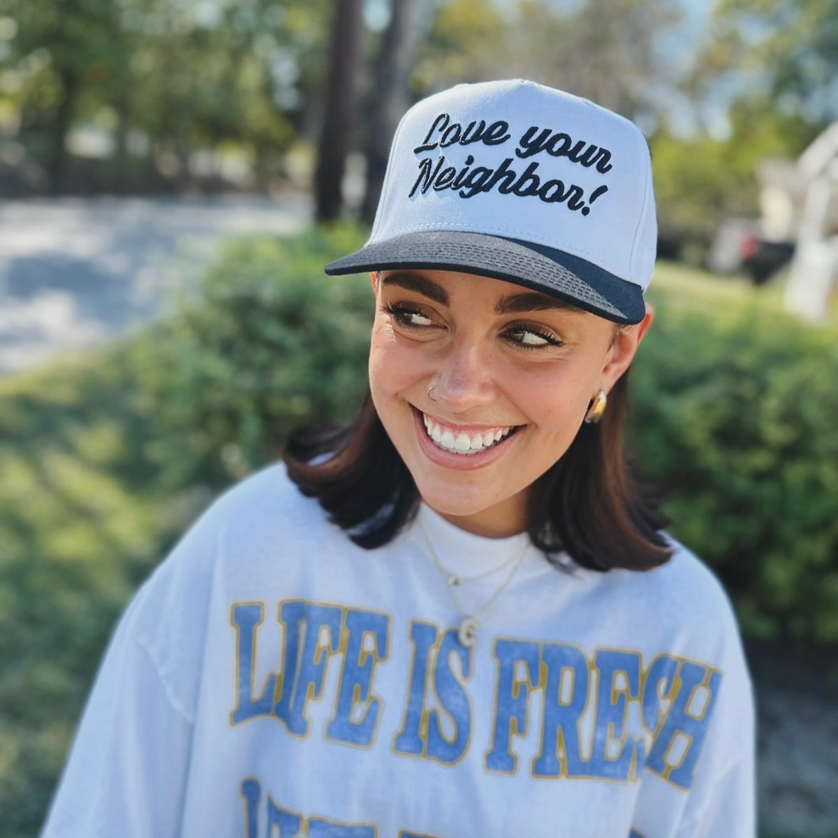 Image of white / black hat