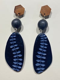Foliage Carving with Tasmanian Myrtle Studs