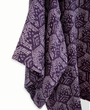 Image of Kort kimono dame af silk, blommefarvet med prikmønster