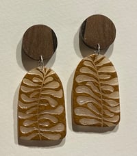 Translucent Foliage Carving with Blackheart Sassafras Studs