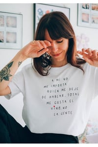 Camiseta A mí no me importa quien me deje de hablar