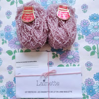 Image 2 of KIT PÉPITES N°2 : LES CHAUSSETTES DE LIT EN LAINE BOUCLETTE