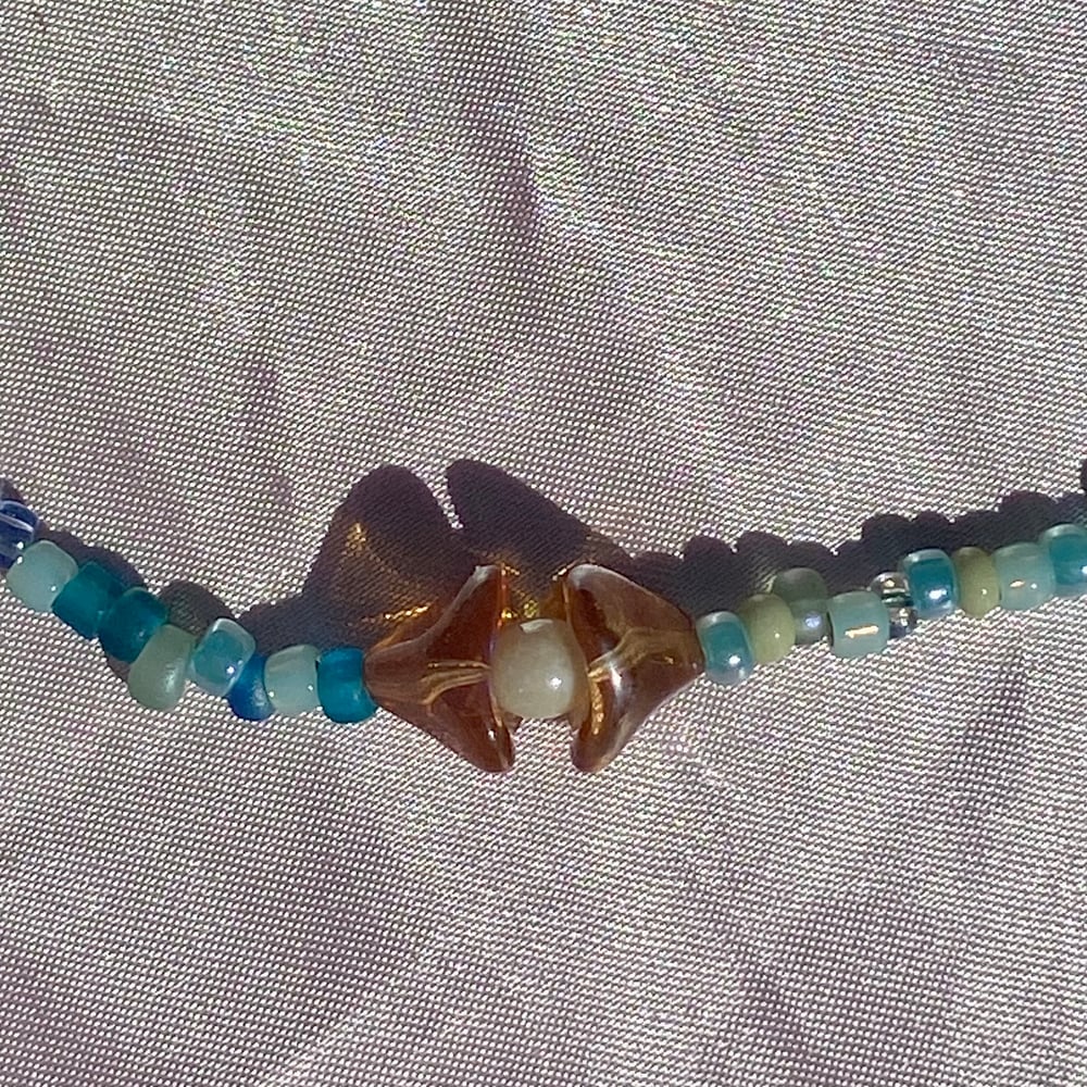 Image of sea shell necklaces (white center)