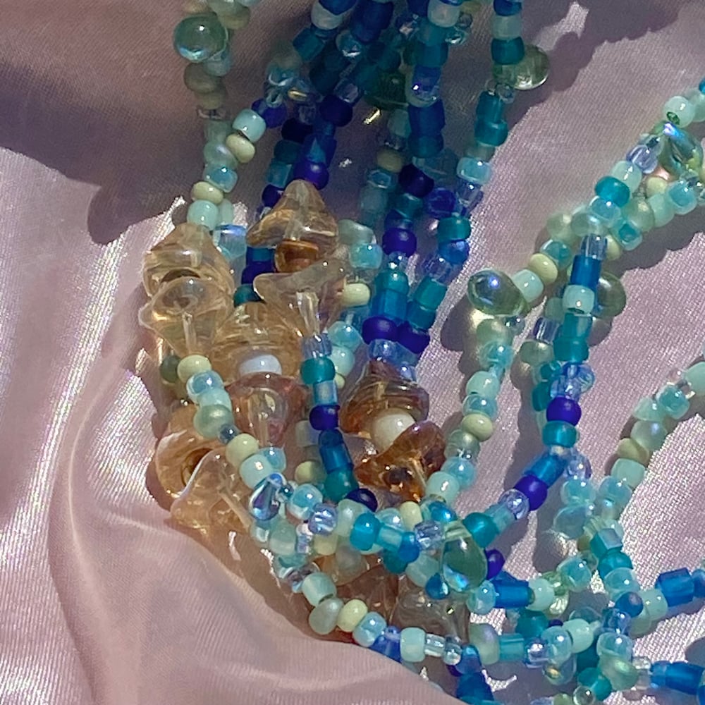 Image of sea shell necklaces (white center)