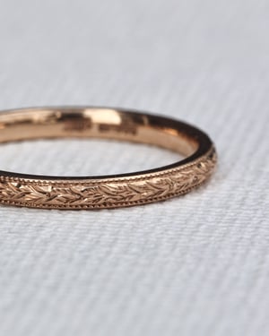 Image of 18ct Rose gold 2mm laurel leaf and milled edge engraved ring