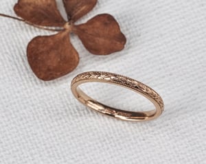 Image of 18ct Rose gold 2mm laurel leaf and milled edge engraved ring