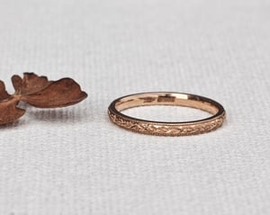 Image of 18ct Rose gold 2mm laurel leaf and milled edge engraved ring