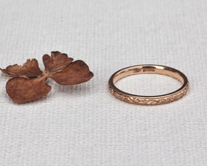 Image of 18ct Rose gold 2mm laurel leaf and milled edge engraved ring