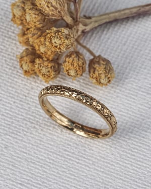 Image of 18ct Yellow gold 2.5mm 'Primavera' ring