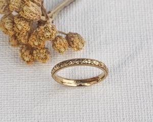 Image of 18ct Yellow gold 2.5mm 'Primavera' ring