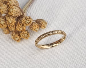 Image of 18ct Yellow gold 2.5mm 'Primavera' ring