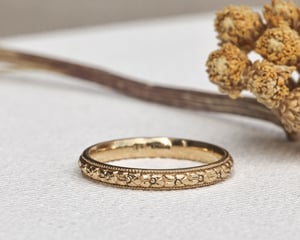 Image of 18ct Yellow gold 2.5mm 'Primavera' ring