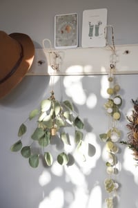 Image 1 of Suspension piléa porte-bonheur en laine feutrée